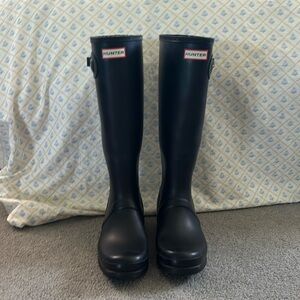 Hunter black rain boots, knee high, in good condition 🖤